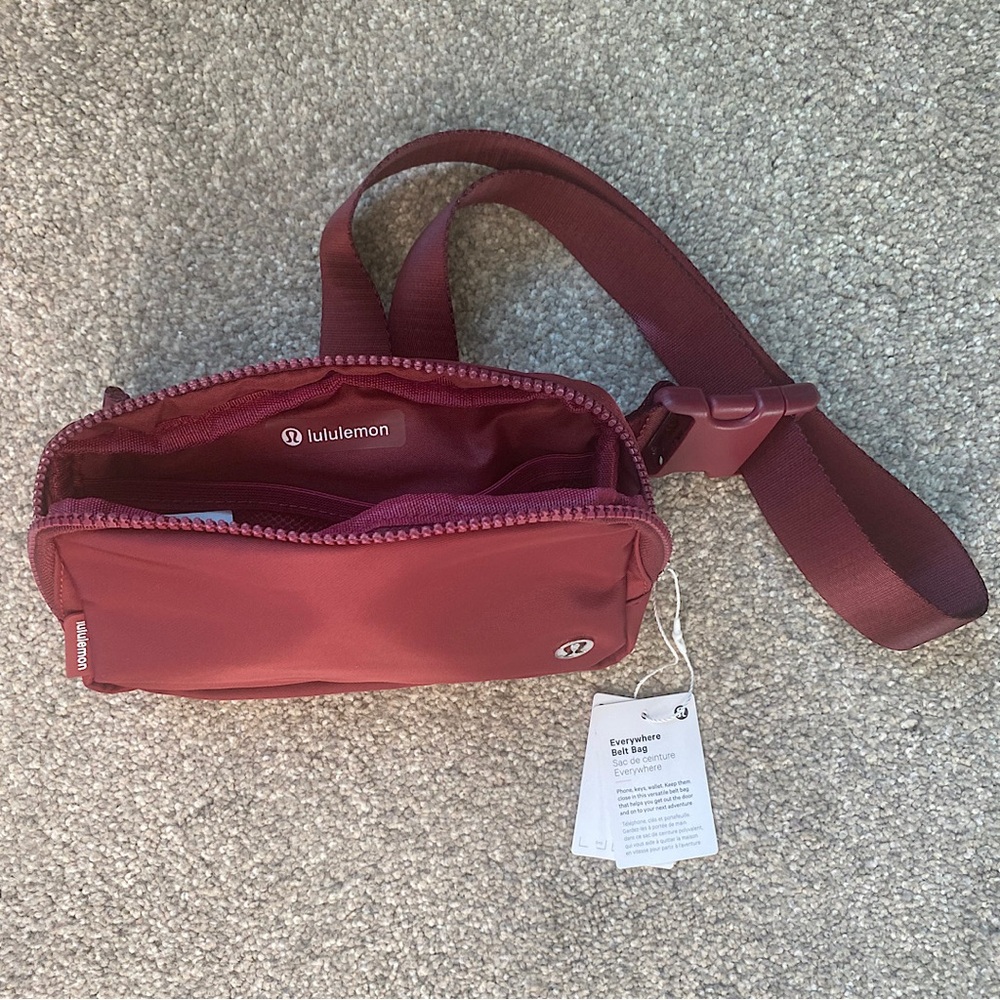🎉NWT Lululemon Everywhere Belt, One Size, Burgundy - Picture 3 of 7